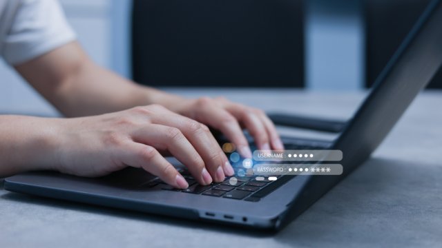 España: Dos jóvenes detenidos por filtrar datos personales de ministros