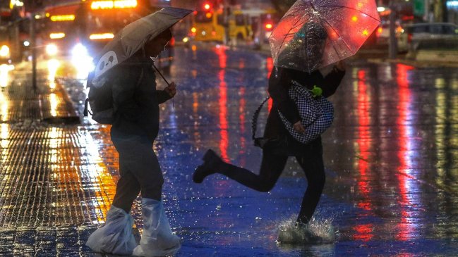 Sistema frontal con fuertes vientos y tormentas llegará a la zona centro-sur