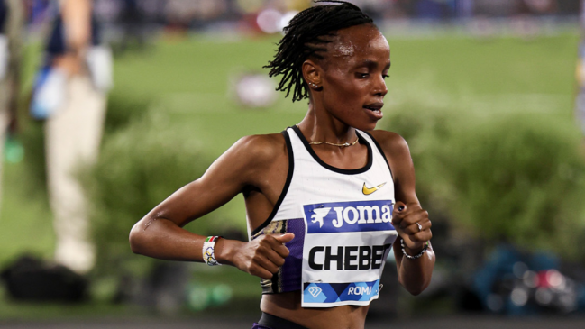 Beatrice Chebet rompió la barrera de los 14 minutos en 5.000 metros planos femeninos
