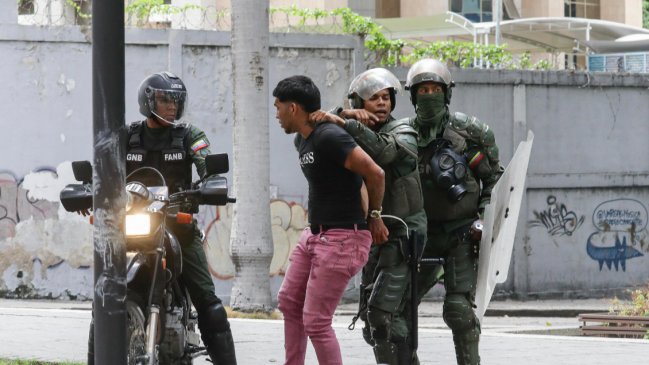 Venezuela: Hija de líder opositor denunció tener 180 días 