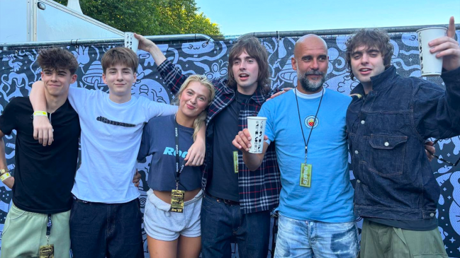Guardiola compartió con los hijos de los Gallagher en el primer concierto de Oasis