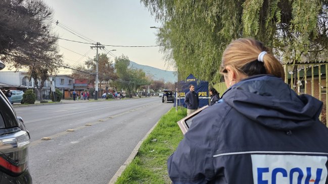 Dos hombres fueron asesinados a balazos en cancha de fútbol de Colina: Uno de ellos era militar
