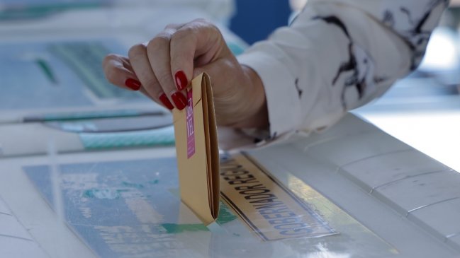 Izquierda y derecha se imputan inconsecuencia en debate del voto migrante