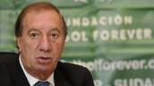 La salud del exentrenador argentino Carlos Bilardo empeora, según un cercano