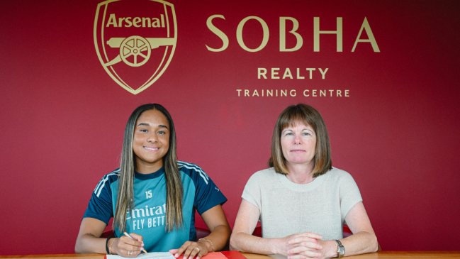 Olivia Smith, de ascendencia chilena, peruana y jamaicana, es la futbolista más cara de la historia