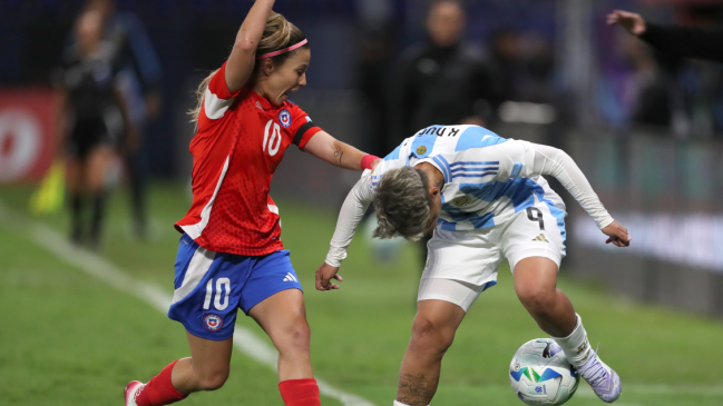 Aedo disparó por el arbitraje ante Argentina: Es una falta de respeto que no haya VAR