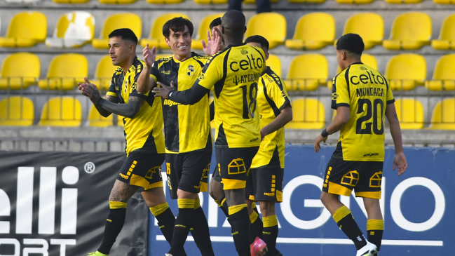Coquimbo Unido hundió más a Deportes Iquique y dormirá como único líder en la Liga