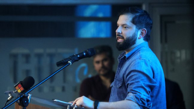 Boric en cumpleaños del FA: Espero que el Gobierno de Jara sea mucho mejor que el nuestro