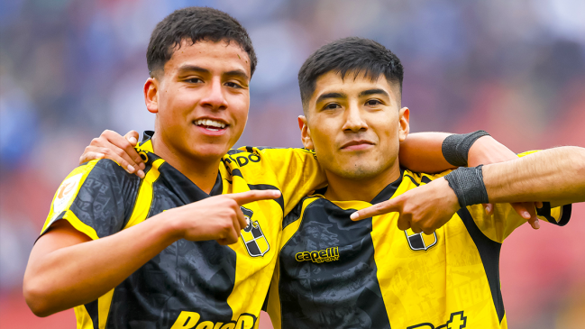 Coquimbo Unido arrasó con Universidad Católica y reafirmo su liderato en la Liga de Primera