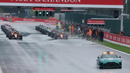   La salida del GP de Bélgica se retrasó por la lluvia en Spa-Francorchamps 