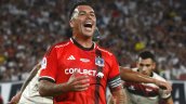 Colo Colo saludó a Esteban Paredes: