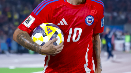   Sitio especializado filtró supuesto diseño de nueva camiseta de La Roja para 2026 