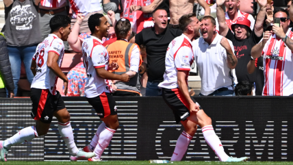  Brereton en banca: Southampton le remontó al debutante Wrexham en la Championship 