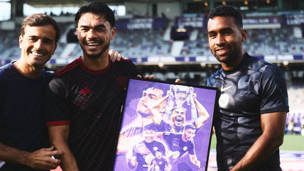   Gabriel Suazo se reencontró con Toulouse en amistoso y recibió un homenaje 