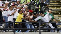 Intervino la policía: Barristas de Atlético Nacional y Sao Paulo protagonizaron gresca en Medellín