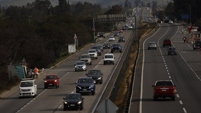 Fin de semana largo: más de 420 mil autos la Región Metropolitana