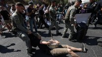 Manifestantes israelíes bloquean autopistas para exigir acuerdo en Gaza