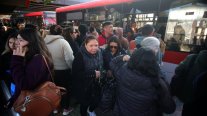 Paralización de trabajadores del sistema RED generó aglomeración de pasajeros sin servicio