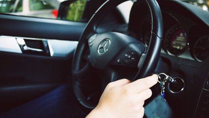  Asaltantes apuñalaron a conductor de aplicación para robar su auto  