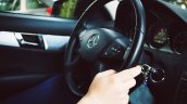 Asaltantes apuñalaron a conductor de aplicación para robar su auto
