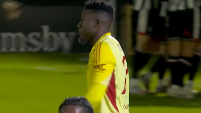[VIDEO] Onana cometió un garrafal error en el segundo gol de Grimsby sobre Manchester United