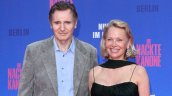 Aseguran que romance entre Liam Neeson y Pamela Anderson fue una estrategia para promocionar su película