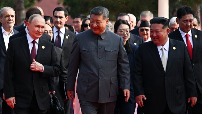 Trump dijo que Xi Jinping se juntó con Putin y Kim Jong Un para 