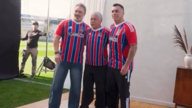 [VIDEO] Colo Colo presentó su tercera camiseta con Caszely, Barticciotto y Paredes