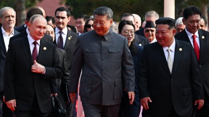   Trump dijo que Xi Jinping se juntó con Putin y Kim Jong Un para 