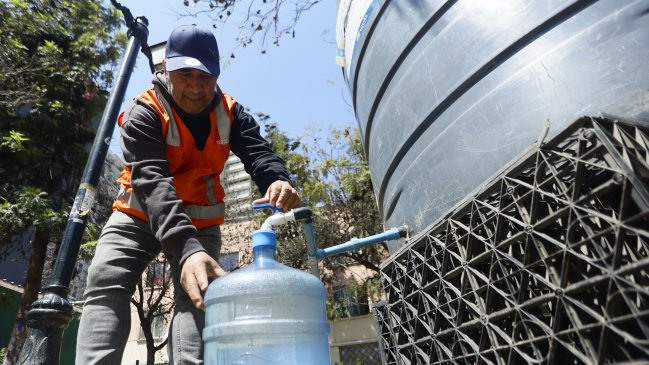 ¿Por qué cortan el agua en seis comunas de Santiago este fin de semana?