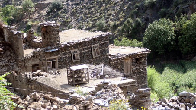Cómo las normas talibanes convirtieron un terremoto en una trampa mortal para las mujeres