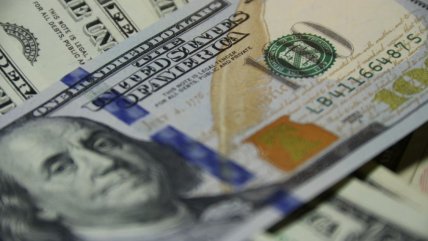   El dólar en Argentina batió un nuevo récord tras debacle electoral de Milei 