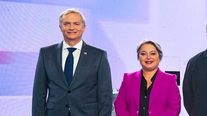   El duro round de Kast y Jara por el uso de bots en el debate presidencial 