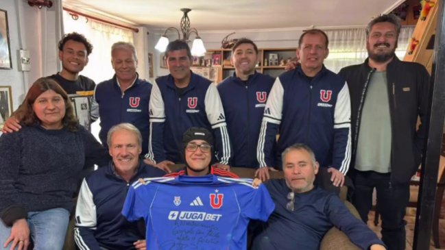 Históricos de la U visitaron a Gonzalo Alfaro, hincha que cayó desde la tribuna en Avellaneda
