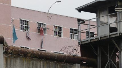   Carabineros detuvo a sujeto que lanzaba objetos a la cárcel de Valparaíso 