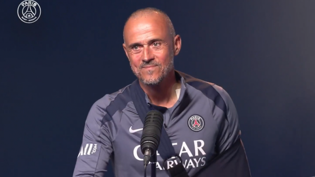 Con cabestrillo: Luis Enrique volverá a dirigir a PSG tras fractura de clavícula