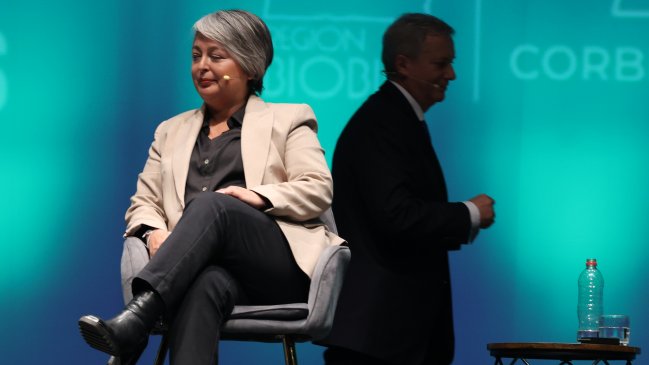 Black & White: Jara sobrepasó a Kast, quien cayó seis puntos