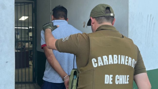 Perro policial delató a pareja que llevaba siete kilos de droga adosados al cuerpo