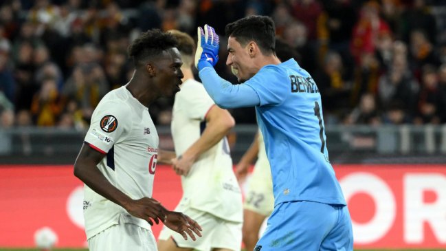 [VIDEO] ¡Increíble! Arquero de Lille atajó tres veces el mismo penal a Roma en la Europa League