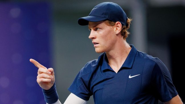 Jannik Sinner abandonó su duelo en Shanghái y se alejó de Alcaraz en el ranking