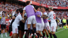 Sánchez y Suazo brillaron en la goleada de Sevilla ante FC Barcelona