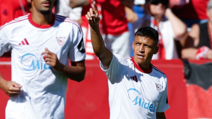   Alexis Sánchez abrió el camino para Sevilla en su goleada sobre FC Barcelona 