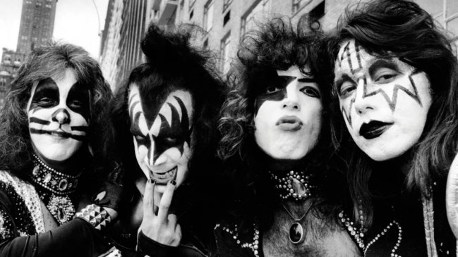 Fundador de Kiss chocó tras desmayarse mientras conducía