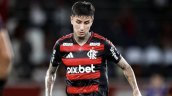 Erick Pulgar retornó a las canchas en triunfo de Flamengo sobre Botafogo