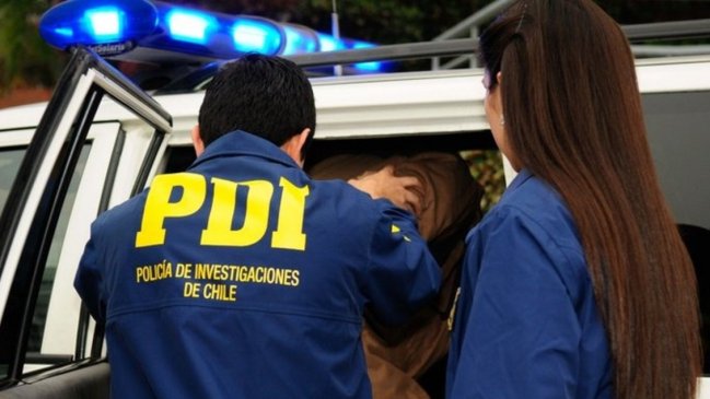 Pareja brasileña fue detenida en Aeropuerto de Santiago por internar ayahuasca líquida
