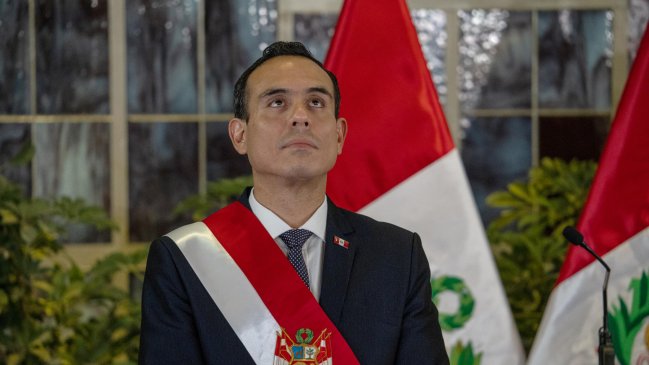 El presidente de transición de Perú descartó renunciar al cargo