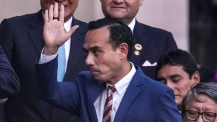   Fracasó la moción de censura contra el presidente interino de Perú 