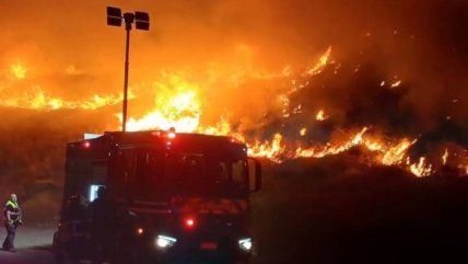  Incendio forestal consume ladera del cerro Renca  