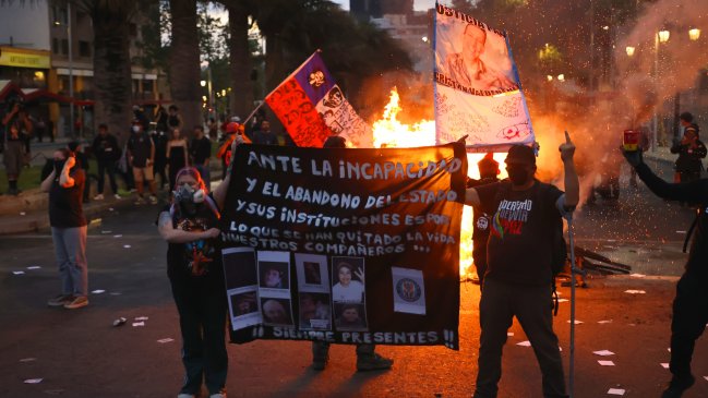 Desórdenes en Plaza Italia marcan nuevo aniversario del estallido social