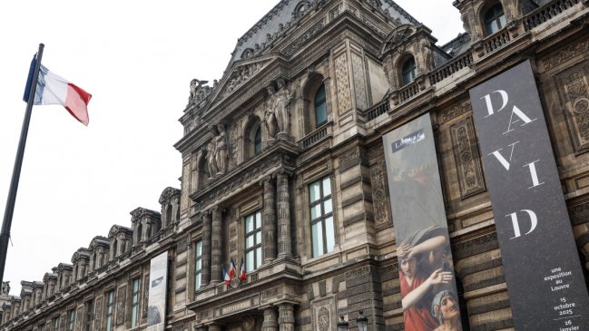 Francia: Ladrones del Louvre se llevaron ocho joyas 
